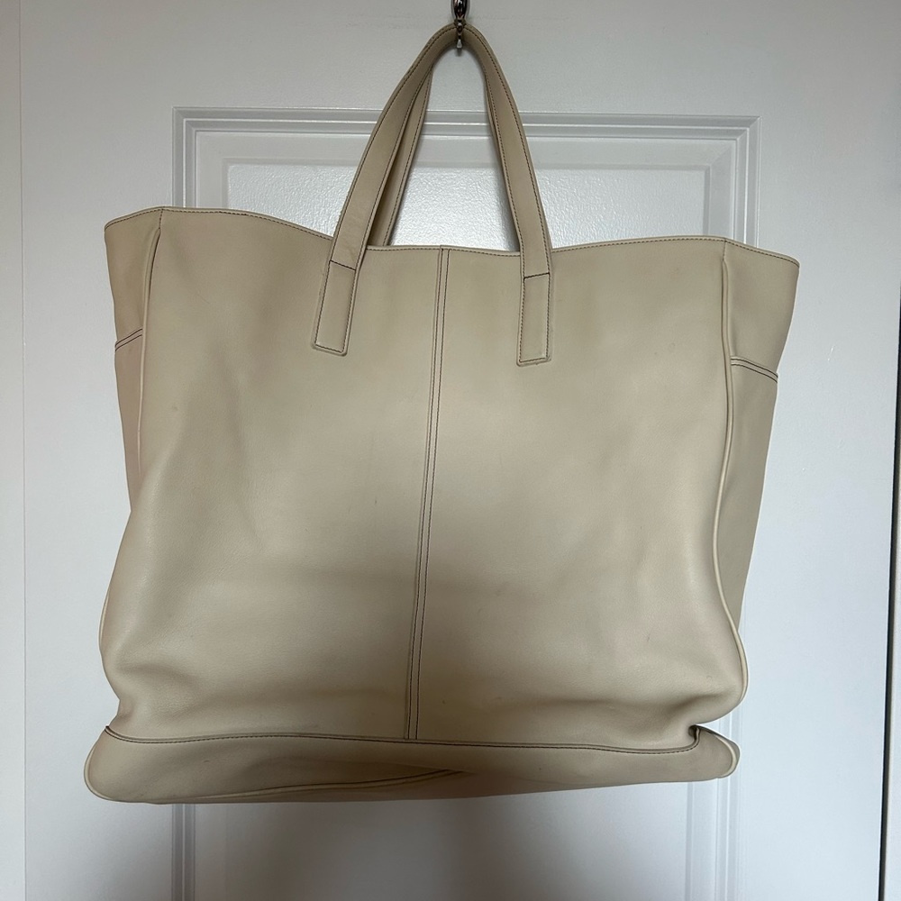 COACH Women’s oversized tote bag. Off white, cream leather.